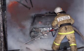 В Мурманске сгорели сауна и автомобиль Пожар