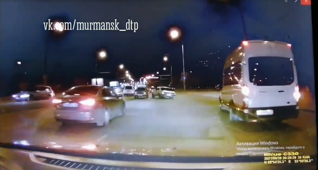 Момент жесткого ДТП на Кольском проспекте в Мурманске попал на видео ДТП