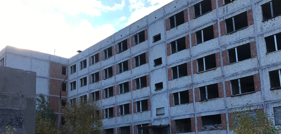 Заброшенное здание выставили на продажу в Мурманской области Заброшенная