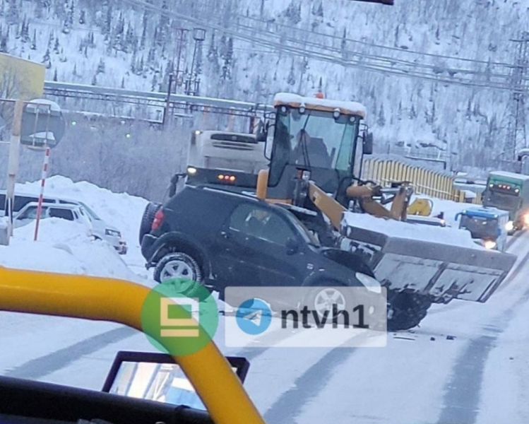 Трассу в Мурманской области перекрыли из-за серьезного ДТП ДТП