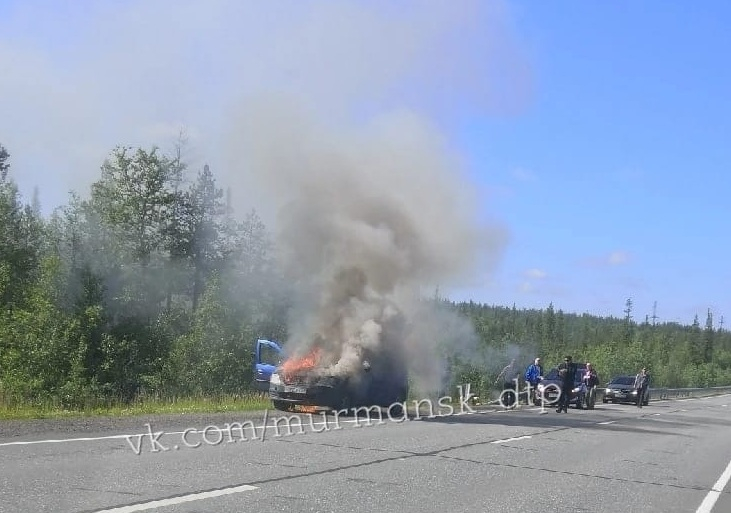На трассе в Мурманске загорелся автомобиль ДТП