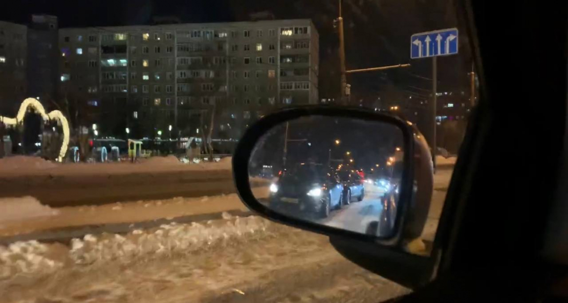 Из-за аварии в Мурманске водители встали в большой пробке Авария