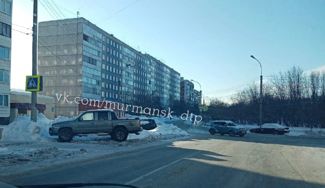Мурманчане возмутились парковкой водителя возле пешеходного перехода Парковка