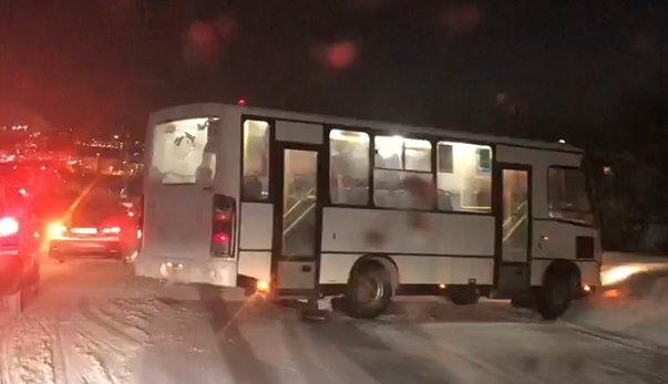 Последствия аварии с пассажирским автобусом под Мурманском попали на видео ДТП