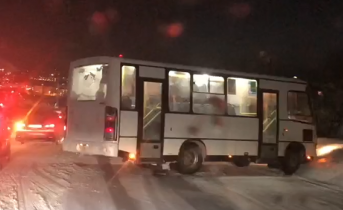 Последствия аварии с пассажирским автобусом под Мурманском попали на видео ДТП