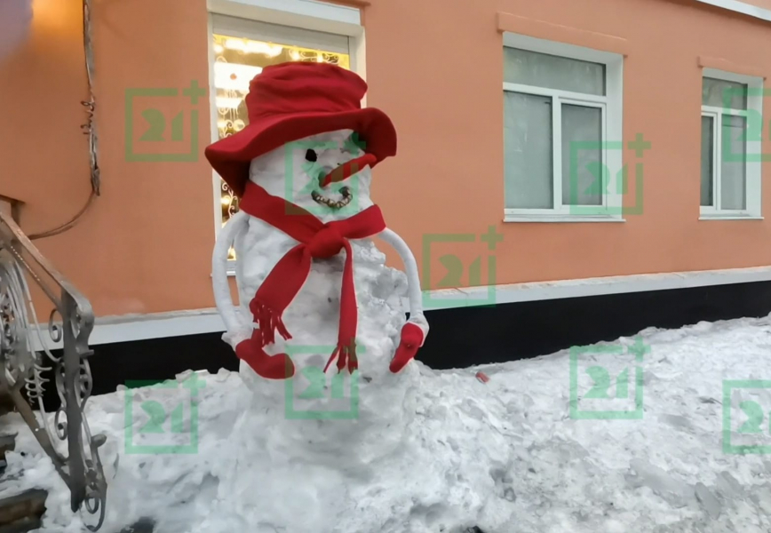Гигантский снеговик Снеговик