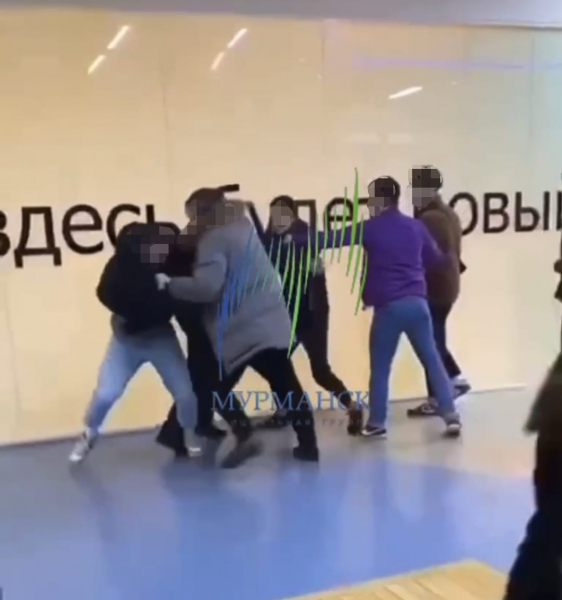 Массовая драка подростков Подростки