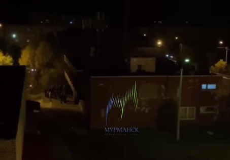 Поведение неизвестных во дворе ночью в Мурманской области возмутило северян Двор