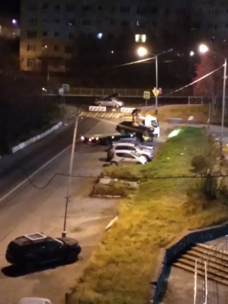 Ночью в Мурманске массово эвакуировали автомобили Улица