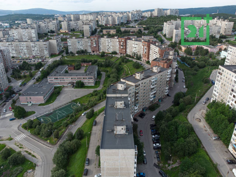 Советский дом необычный формы в Мурманске Город