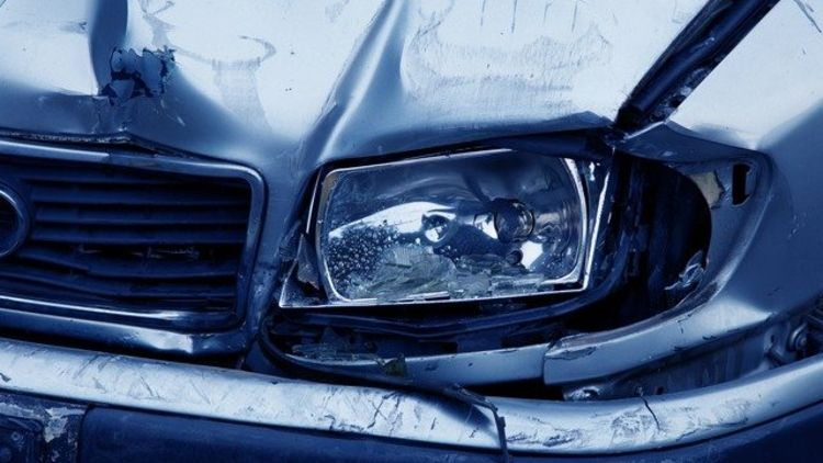 Автомобиль снес столб в Мурманской области: двое пострадавших, фото Авария