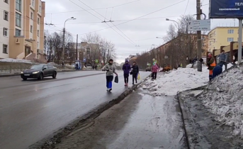 В центре Мурманска северяне вынуждены рисковать своей безопасностью Дорога, проезжая часть
