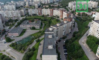 Советский дом необычный формы в Мурманске Город