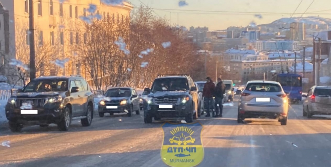 Из-за аварии в Мурманске на дороге образовалась пробка ДТП
