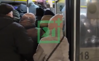 В Мурманске прокомментировали ситуацию с переполненными автобусами Люди