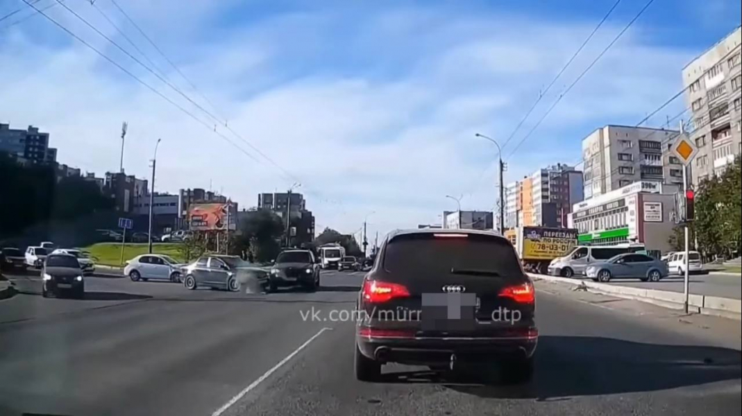 Момент аварии в Мурманске попал на видео Авария