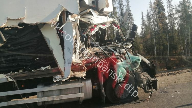 В Мурманской области перевернулся грузовик ДТП