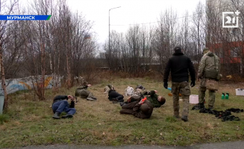 Педагоги Заполярья учатся накладывать жгут и вытаскивать пострадавших из-под обстрела Люди