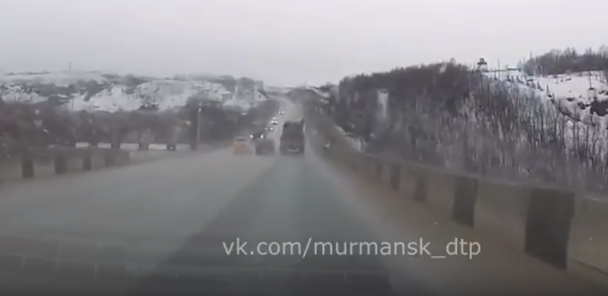 Водитель чудом избежал трагедии на трассе в Мурманской области ДТП