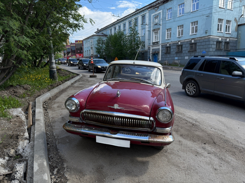 Советскую классику нашли на улицах Мурманска Машина