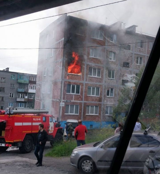 Спасли людей на пожаре в Мурманской области Пожар