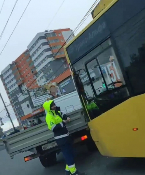 В Мурманске не поделили дорогу фургон и троллейбус ДТП