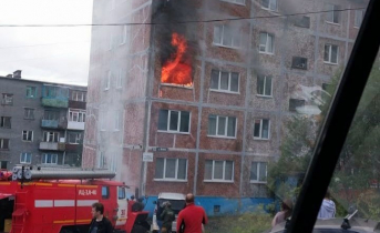 Спасли людей на пожаре в Мурманской области Пожар