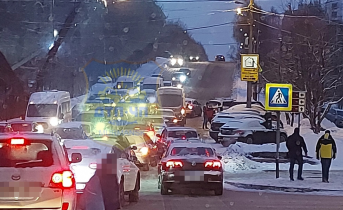 На перекрестке в центре Мурманска произошло массовое ДТП Авария