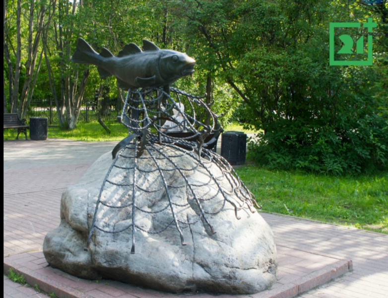 Символ города и дань памяти: памятник треске в Мурманске Треска