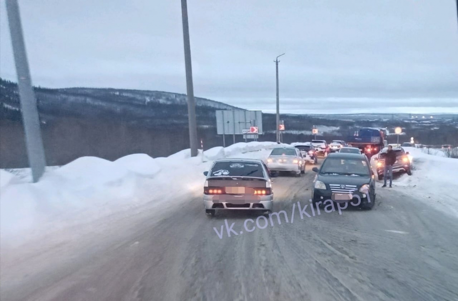 В Мурманской области произошло массовое ДТП с участием КамАЗа ДТП