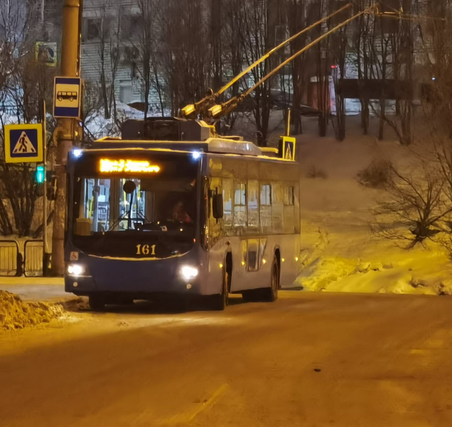 Соцсети: в Мурманске из-за ДТП встали троллейбусы Троллейбус