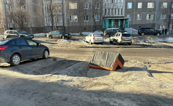 В Мурманске водитель забронировал место необычным способом Диван