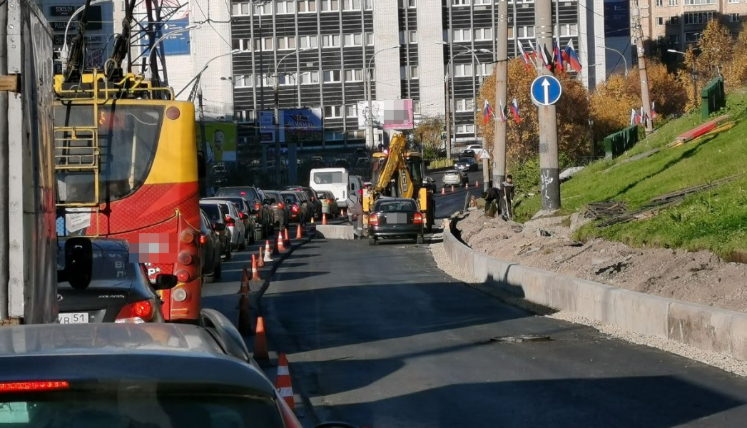 «Настоящий коллапс». Водители встали в большой пробке в центре Мурманске Пробка
