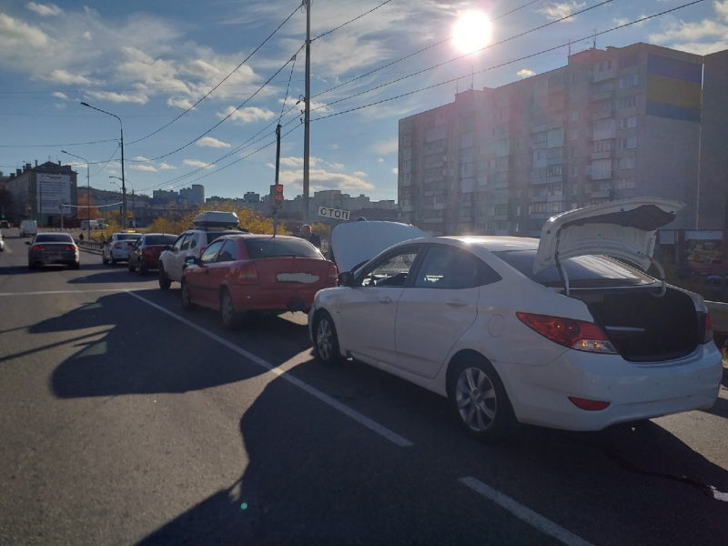 В Мурманске из-за массовой аварии образовалась пробка Авария
