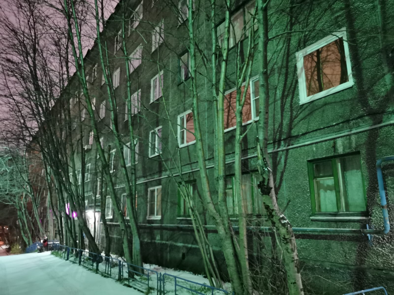 «Так жить невозможно». Жилой дом в Мурманске вновь оказался в центре внимания Жилой дом