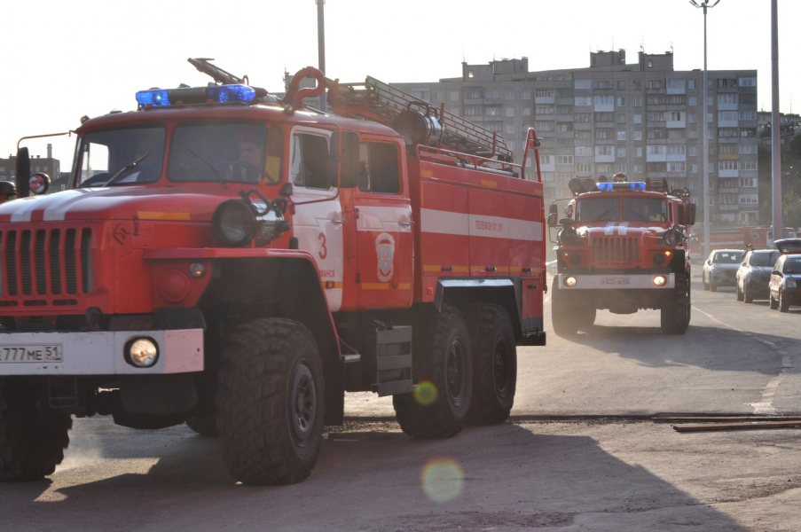 В Мурманске ночью произошел пожар в жилом доме Пожарные