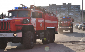 В Мурманске ночью произошел пожар в жилом доме Пожарные