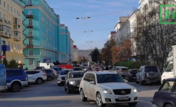 В центре Мурманска закрыли дорогу и запретили стоянку Дорога