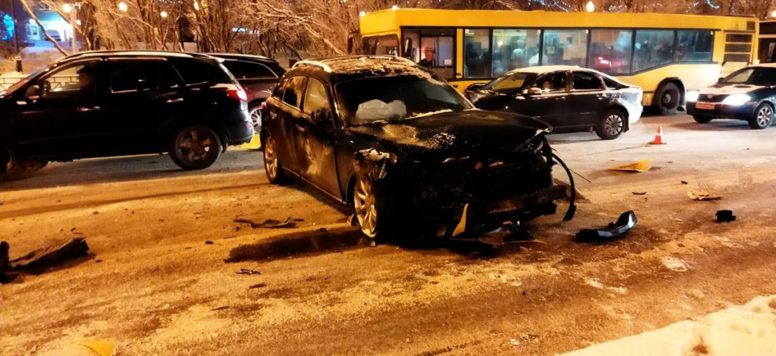 В серьезной аварии в Мурманске пострадал один человек ДТП