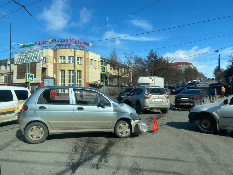 Массовая авария произошла в центре Мурманска Авария