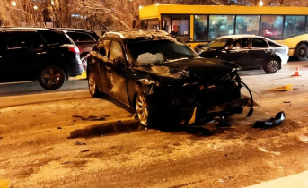 В серьезной аварии в Мурманске пострадал один человек ДТП