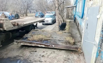 Рухнувший козырек в Мурманске