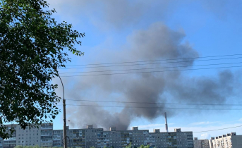 В Мурманске горит шинный центр Пожар