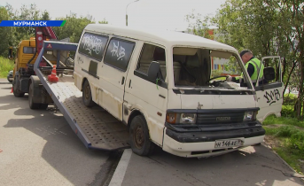 Оставленная во дворе Мурманска машина обойдется владельцу в пять тысяч рублей Оставленная во дворе Мурманска машина обойдется владельцу в пять тысяч рублей