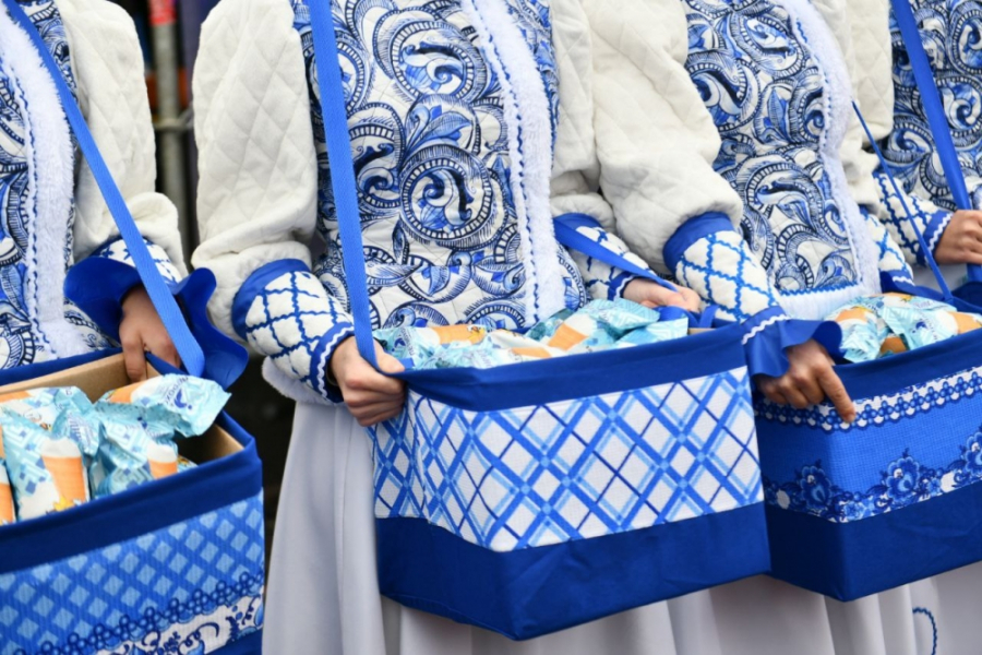 Раздали сладости в Мурманске Мороженое