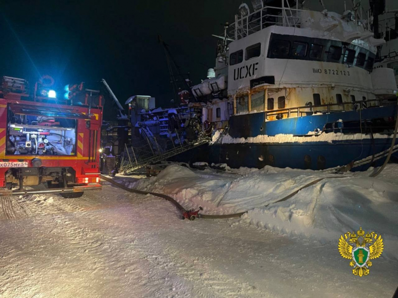 На борту рыболовного траулера в Заполярье произошло возгорание: проводится проверка Корабль