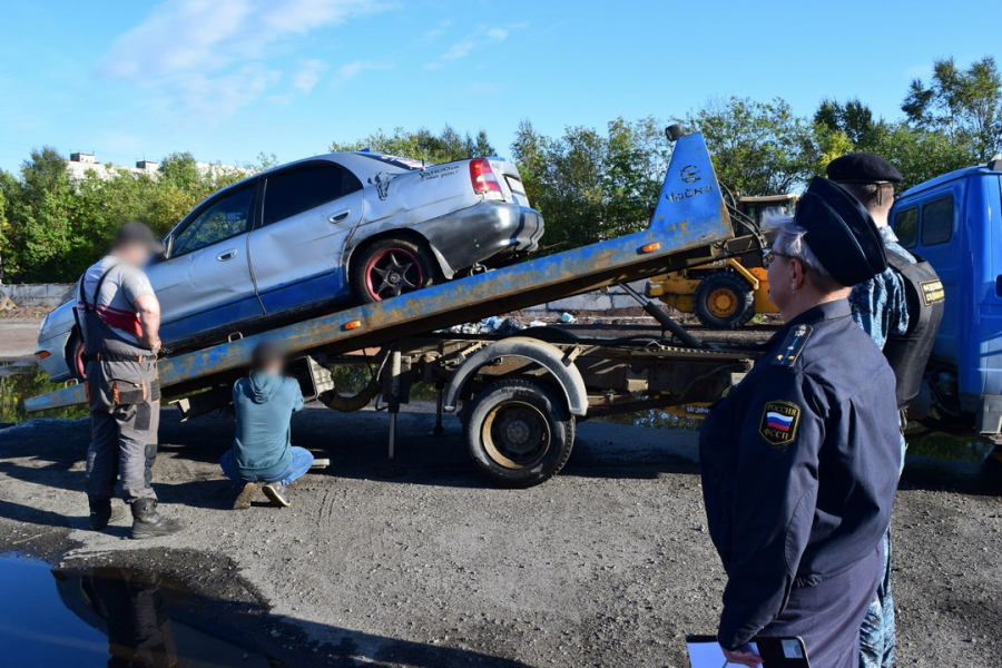 Появились подробности погони со стрельбой в Мурманске Автомобиль