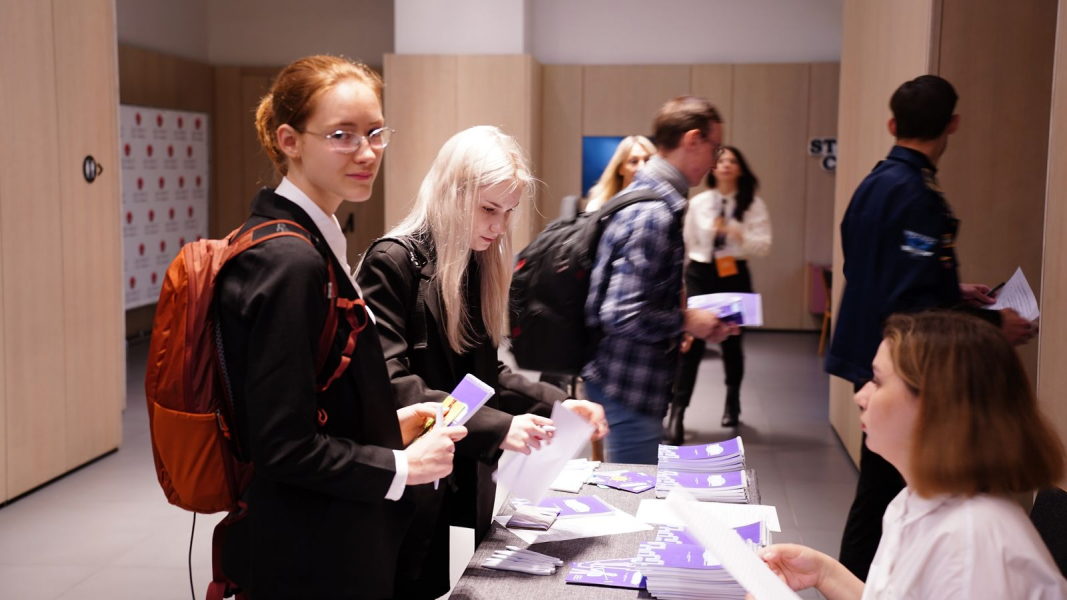 Представители крупнейших мурманских компаний приняли участие в проекте «Переговорка. Круглые столы об актуальных профессиях» Представители крупнейших мурманских компаний приняли участие в проекте «Переговорка. Круглые столы об актуальных профессиях»