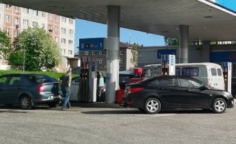 В Мурманске рассказали о ситуации с топливом в регионе АЗС