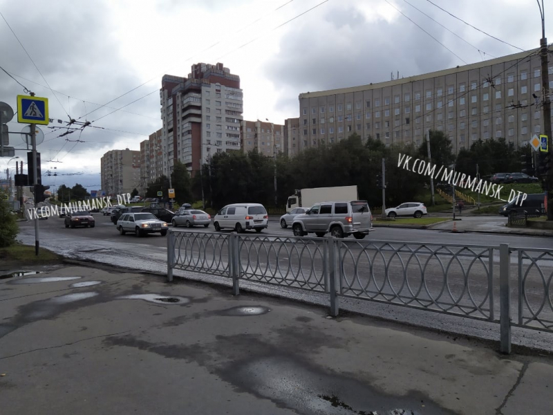 На перекрестке в Мурманске не работают светофоры Перекресток